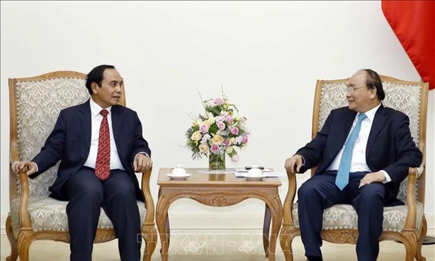 Vietnam lista para cooperar con Laos en materia de inversiones e infraestructuras 