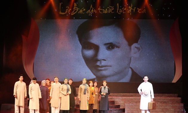 Ofrecen espectáculo en ocasión de los 50 años del testamento del presidente Ho Chi Minh