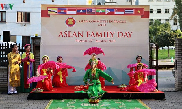 Celebran en Praga Día de la Familia de la Asean