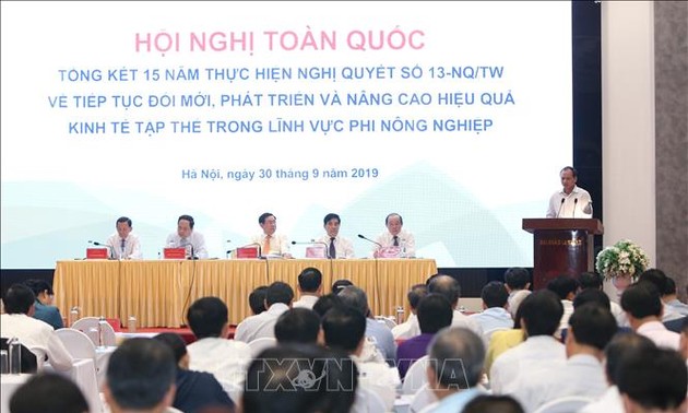Vietnam evalúa el desarrollo de la economía colectiva en el sector no agrícola
