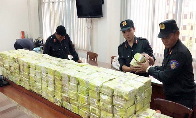 Felicita Vietnam a personas y colectivos sobresalientes en la lucha contra el narcotráfico
