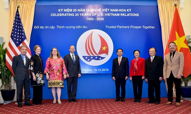 Vietnam y Estados Unidos lanzan logotipo del 25 aniversario de relaciones diplomáticas