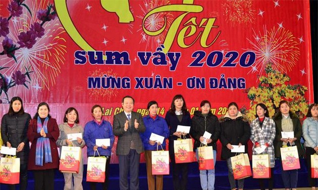 Vicejefe del Parlamento vietnamita felicita a compatriotas étnicos de Lai Chau en ocasión del Tet