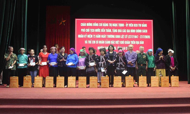 Dirigente vietnamita expresa gratitud hacia mártires e inválidos de guerra