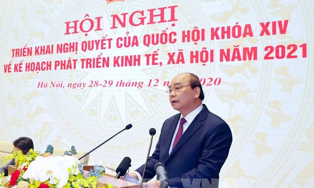 El Gobierno de Vietnam aborda tareas de 2021 en teleconferencia con las localidades