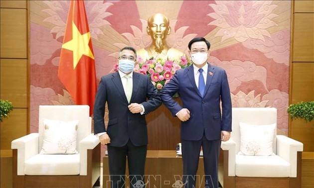Presidente de la Asamblea Nacional de Vietnam recibe al embajador de Filipinas 