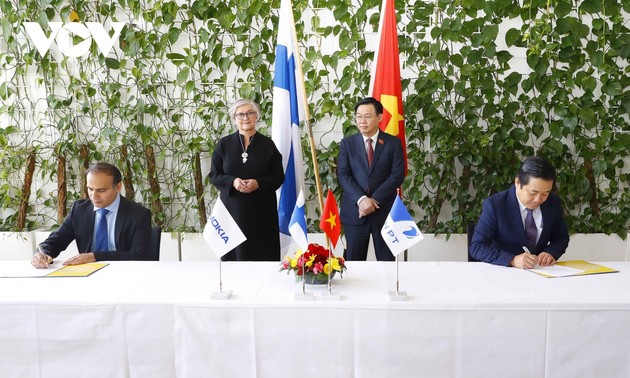 Corporaciones de telecomunicación de Vietnam y Finlandia firman acuerdo de cooperación 