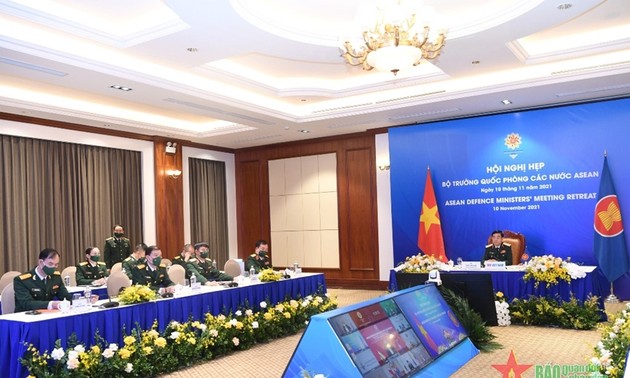  Ministro de Defensa de Vietnam asiste a reuniones de ADMM y ADMM+