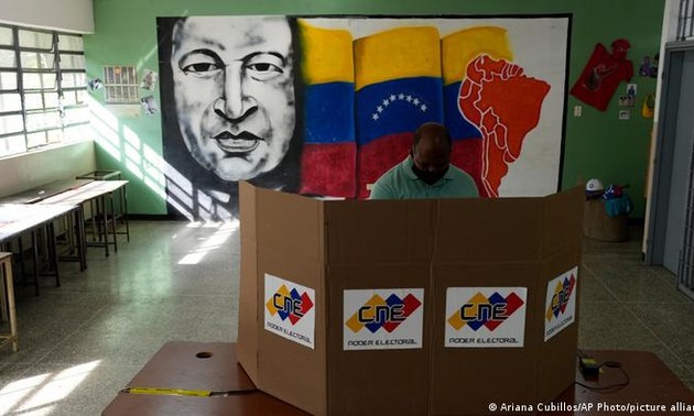 Venezuela celebra elecciones locales y regionales con participación de la oposición