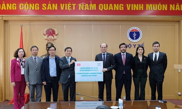 Vietnam recibe 500 mil dosis de vacunas donadas por Argentina 
