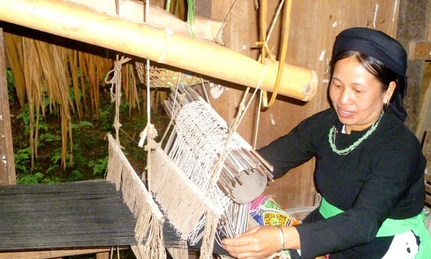 Lao Cai conserva y desarrolla aldeas de artesanía tradicional 
