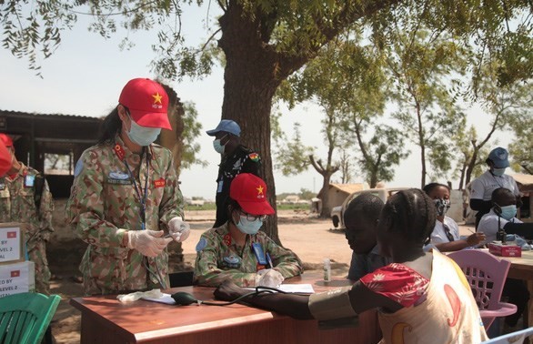Fuerzas vietnamitas de mantenimiento de la paz sensibilizan a mujeres de Sudán del Sur sobre educación sanitaria