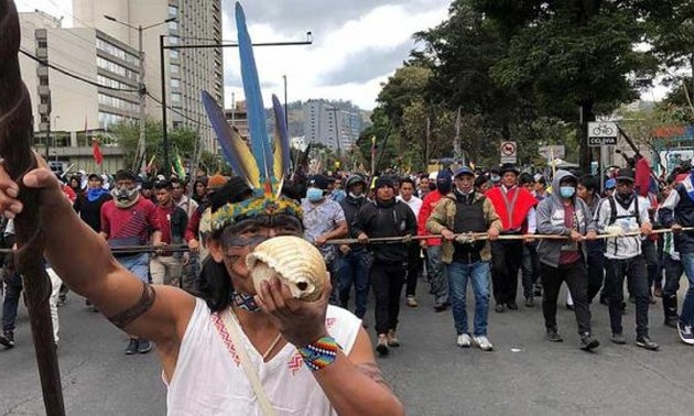 Continúan las protestas antigubernamentales en Ecuador 