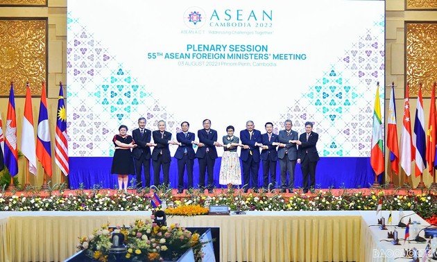 AMM 55: Solidaridad y responsabilidad en la cooperación para consolidar el papel central de la ASEAN