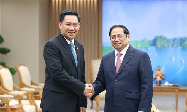 Vietnam concede importancia al fortalecimiento de vínculos de amistad con Laos