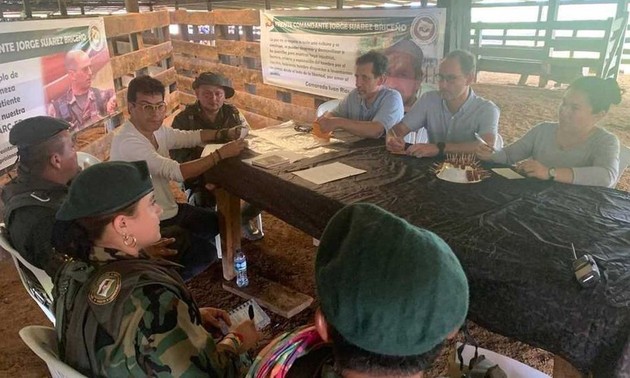El gobierno colombiano se reúne con disidencias de las FARC en busca de la paz total