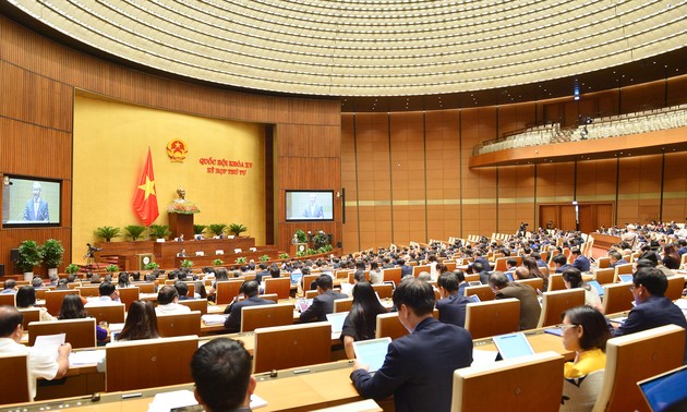  Parlamento de Vietnam analiza plan de desarrollo socioeconómico y presupuestario 