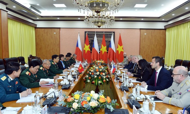 Vietnam y República Checa robustecen cooperación en defensa