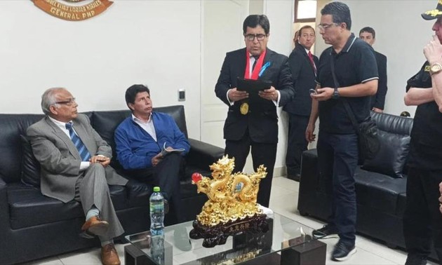 Ordenan 7 días de detención preliminar contra el presidente peruano Pedro Castillo 