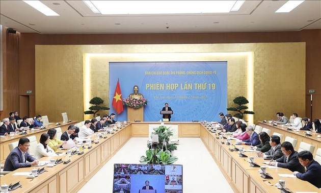 Premier vietnamita pide continuar medidas en respuesta al covid-19