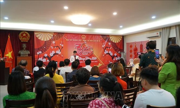 Vietnamitas residentes en Malasia y Australia celebran la fiesta tradicional del Tet