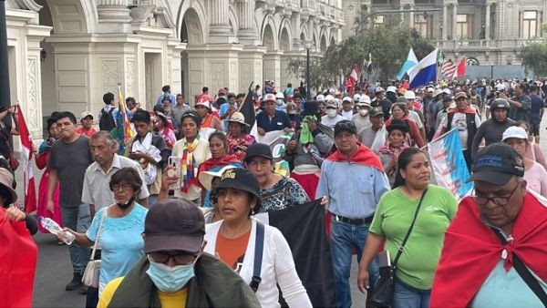 Siguen protestas en contra del Gobierno de Perú
