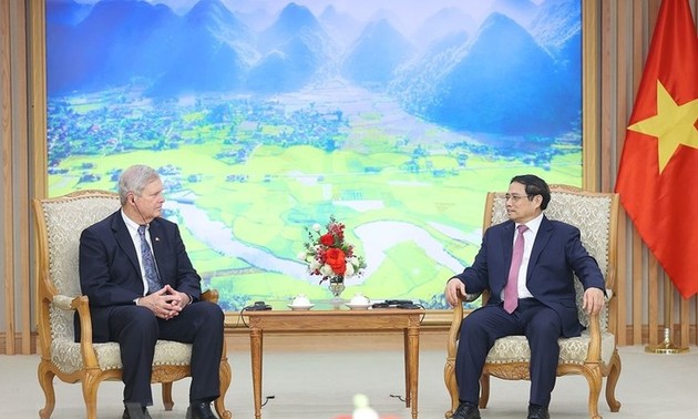 Premier vietnamita recibe a dirigentes extranjeros 