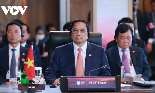 Premier vietnamita interviene en 42ª Cumbre de ASEAN en Indonesia