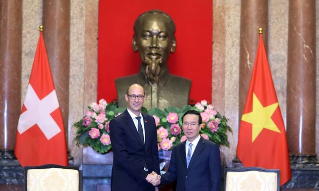 Presidente de Vietnam recibe al titular del Consejo Nacional de Suiza