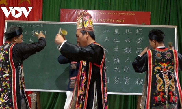 La escritura Nom de los Dao, alfabetizar para preservar la identidad cultural