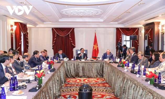  Premier vietnamita dialoga con expertos y académicos de universidades de Estados Unidos