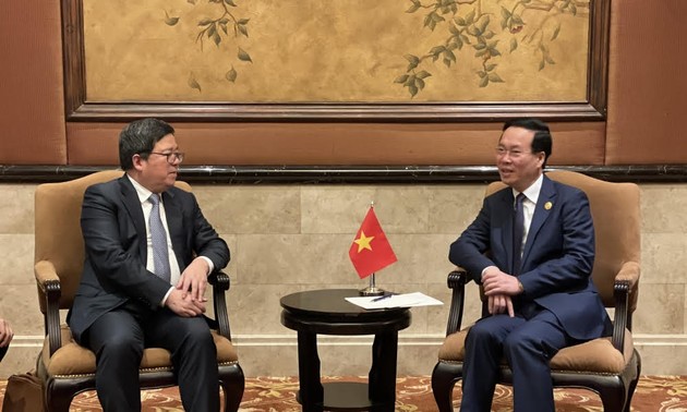 Presidente de Vietnam recibe a ejecutivos de corporaciones chinas
