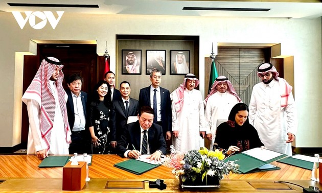 Vietnam y Arabia Saudita firman un plan de acción en el sector turístico