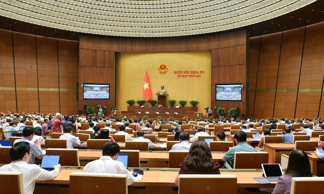 Parlamento de Vietnam aprueba resolución sobre reforma de política salarial