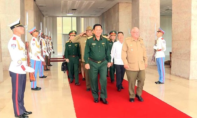 Vietnam y Cuba promueven cooperación en defensa