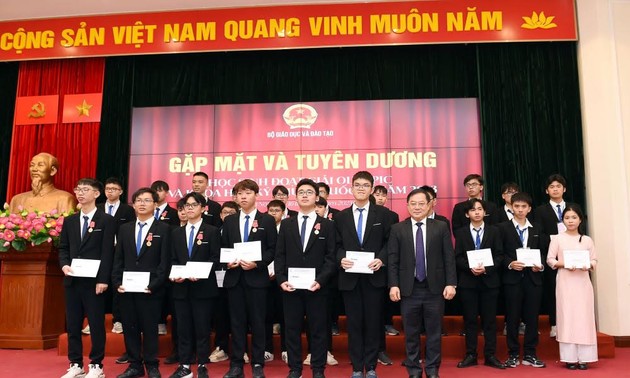 Resaltan logros de Vietnam en Olimpiadas y concursos internacionales de ciencia y tecnología