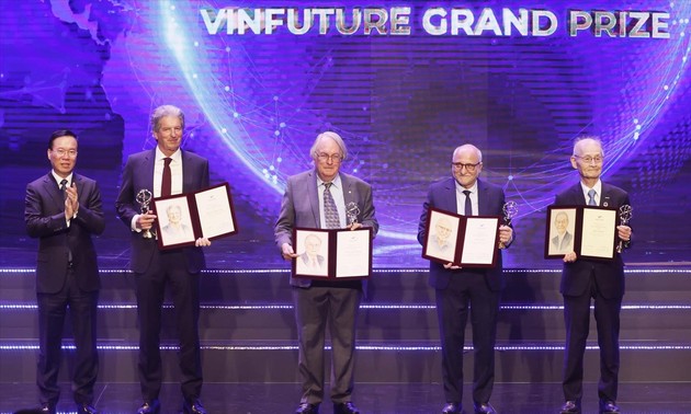 Presidente de Vietnam asiste a la ceremonia de entrega de premios VinFuture