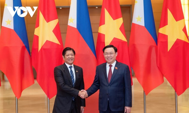 Presidente del Parlamento vietnamita recibe al Presidente filipino