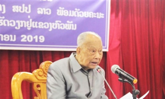 Dirigentes vietnamitas felicitan a Laos por centenario de presidente Khamtay Siphandone