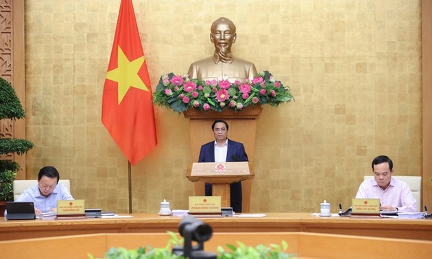 Primer Ministro de Vietnam preside reunión ordinaria del Gabinete