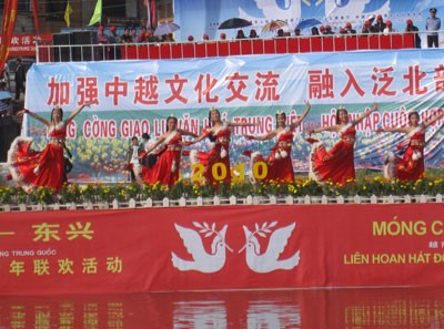Vietnam-China singing exchange 