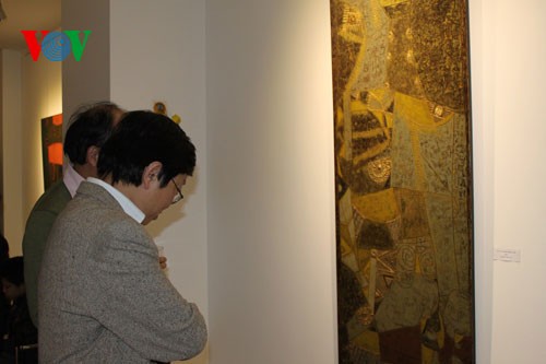 Vietnam’s lacquer paintings, poonah paper introduced to French