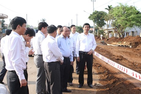 Deputy Prime Minister inspects Ho Chi Minh Highway project
