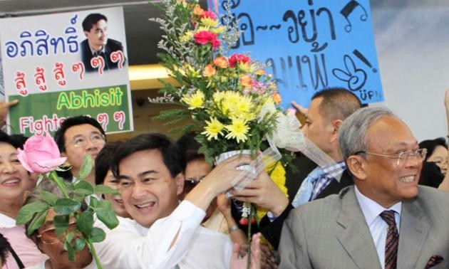 Thailand: Opposition urges Yingluck to resolve the crisis