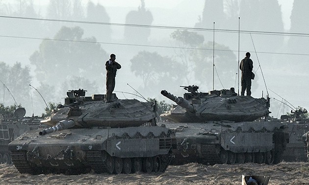 Israel mobilizes 40,000 reservists for strikes on Gaza Strip