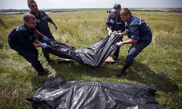 Air-crash victims’ bodies moved to Donetsk