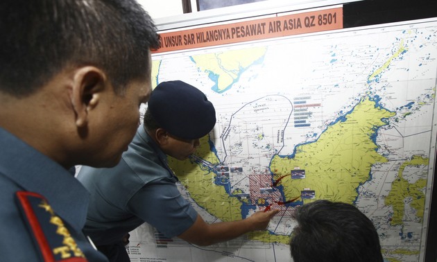 No trace of missing AirAsia jet on 2nd day of search