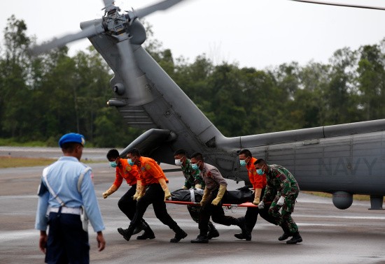 More bodies recovered from AirAsia plane crash 