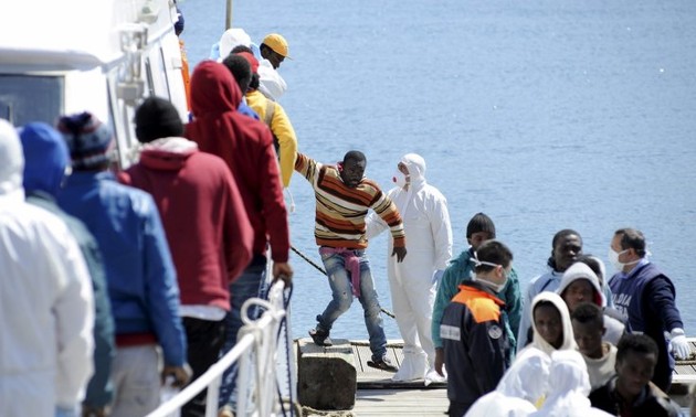 Italy rescues 220 migrants