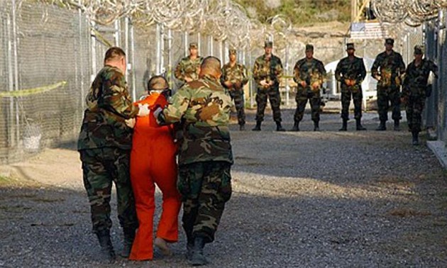US reviews plan to close Guantanamo prison